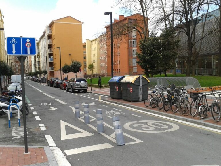 ciclocarril-y-carril-bici-a-a-contramano-en-vitoria