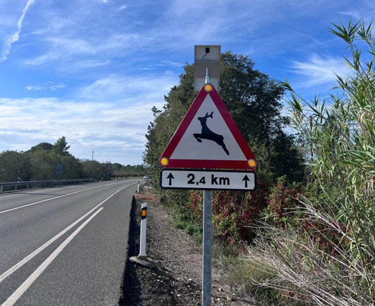 señal FuturaLUX leds reforzados señal luminosa aviso señalización código aviso carreteras aluminio ciudad accidentes animales peatones industrias saludes traffic futura señalización electrónica ciudad