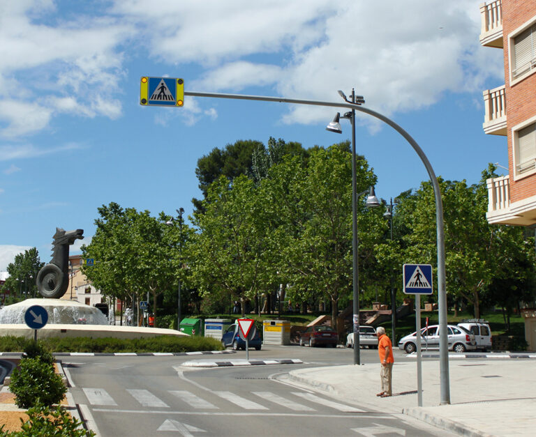 señal FuturaLUX leds reforzados señal luminosa aviso señalización código aviso carreteras aluminio ciudad accidentes animales peatones industrias saludes traffic futura señalización electrónica ciudad