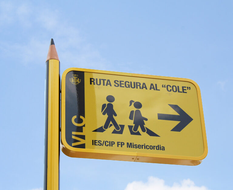 ruta segura al cole, ruta escolar, colecamins, ruta segura, ruta colegio, señal colegio, señal lápiz, señalización colegios, industrias saludes, señalización valencia, colegios valencia, ajuntament valencia, señales ajuntament valencia