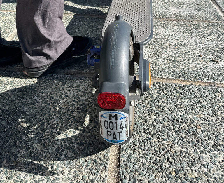 Distintivo Matrícula VMP iSaludes homologado dgt nuevo patinete distintivo