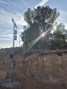 Sistema FuturaDAC de detección de animales en carretera instalado en Alcañiz, señal luminosa activada en la N-232
