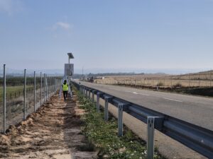 Sistema FuturaDAC de detección de animales en carretera instalado en Alcañiz, señal luminosa activada en la N-232