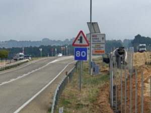 Sistema FuturaDAC de detección de animales en carretera instalado en Alcañiz, señal luminosa activada en la N-232