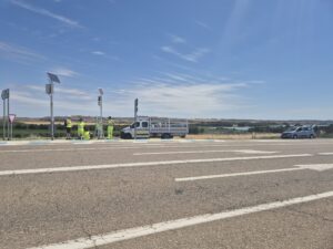 Sistema FuturaDAC de detección de animales en carretera instalado en Alcañiz, señal luminosa activada en la N-232