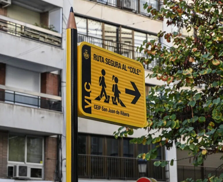 ruta segura al cole, lápiz, colecamins, camino al cole, ruta escolar, lapicero, señal colegio, niños, industrias saludes