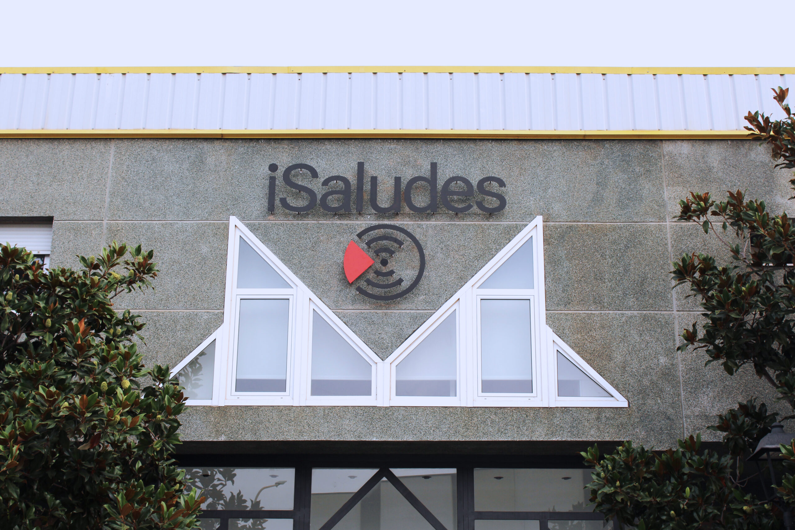 Industrias Saludes, nuevo logo, iSaludes, fábrica industrias Saludes, fábrica Alcasser, rótulo fachada , distanciadores, empresa metal