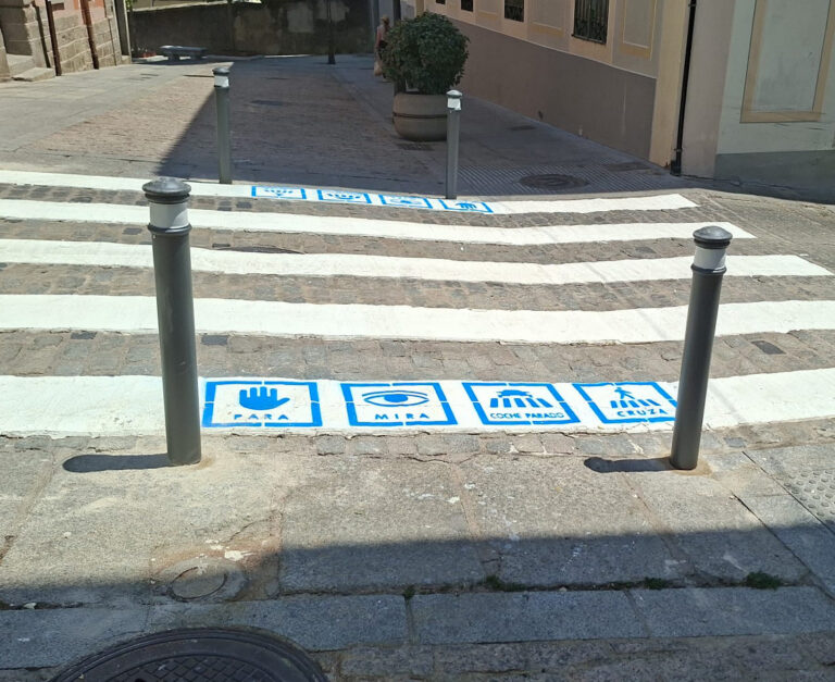 cruce seguro, camino seguro, paso de cebra , para, mira, coche parado, cruza, cruce de peatones, señalización horizontal, saludes, pintura horizontal,
