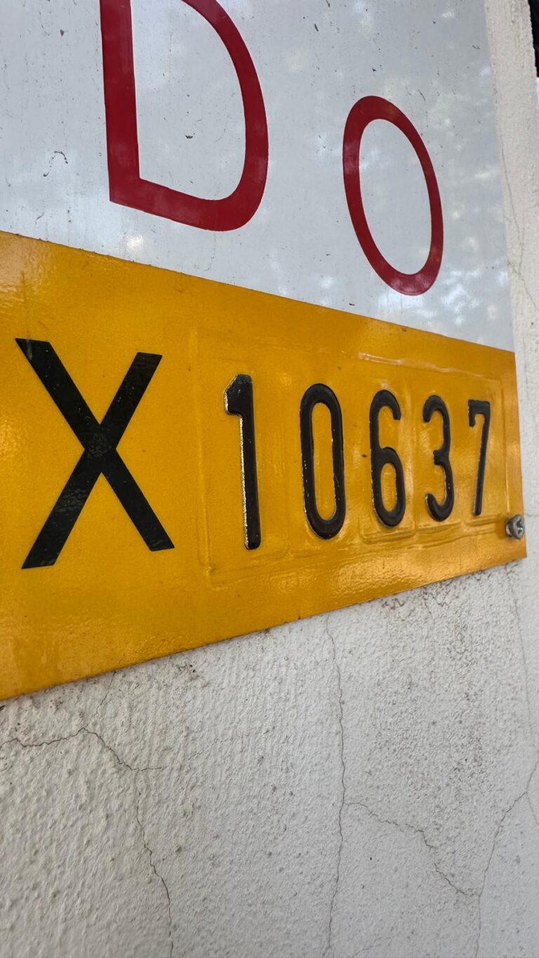 placa de vado valencia, vado, ayuntamiento de valencia, Vado València, Vado oficial. Placa oficial, Industrias Saludes., letras troqueladas, estampación